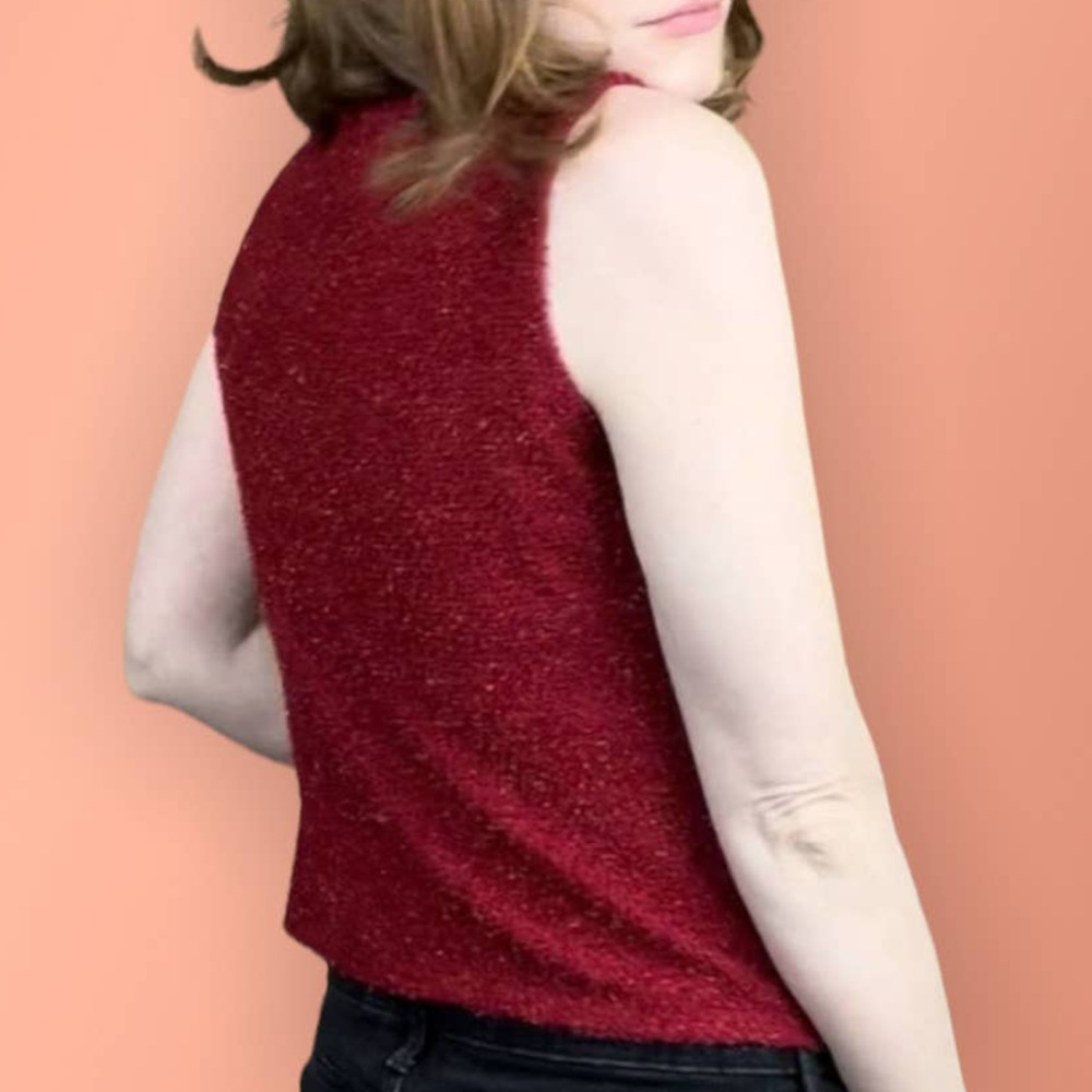 Adorable Y2K/90’s club kids fuzzy red tank top
